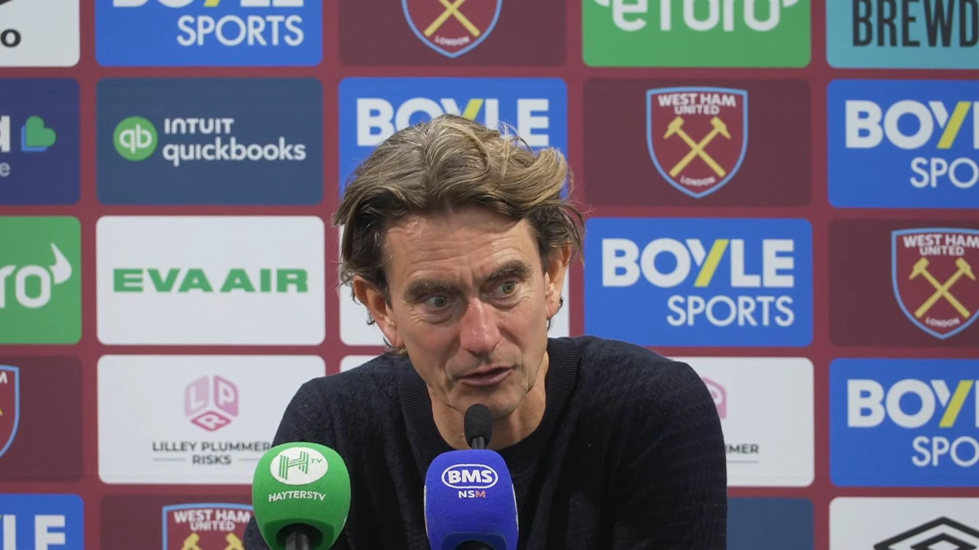 击败西汉姆, 而且看起来, 当中 击败西汉姆, 而且看起来, 当中