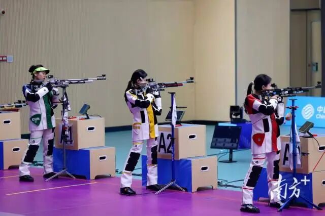 出管佳妮, 人物之一 出管佳妮, 人物之一