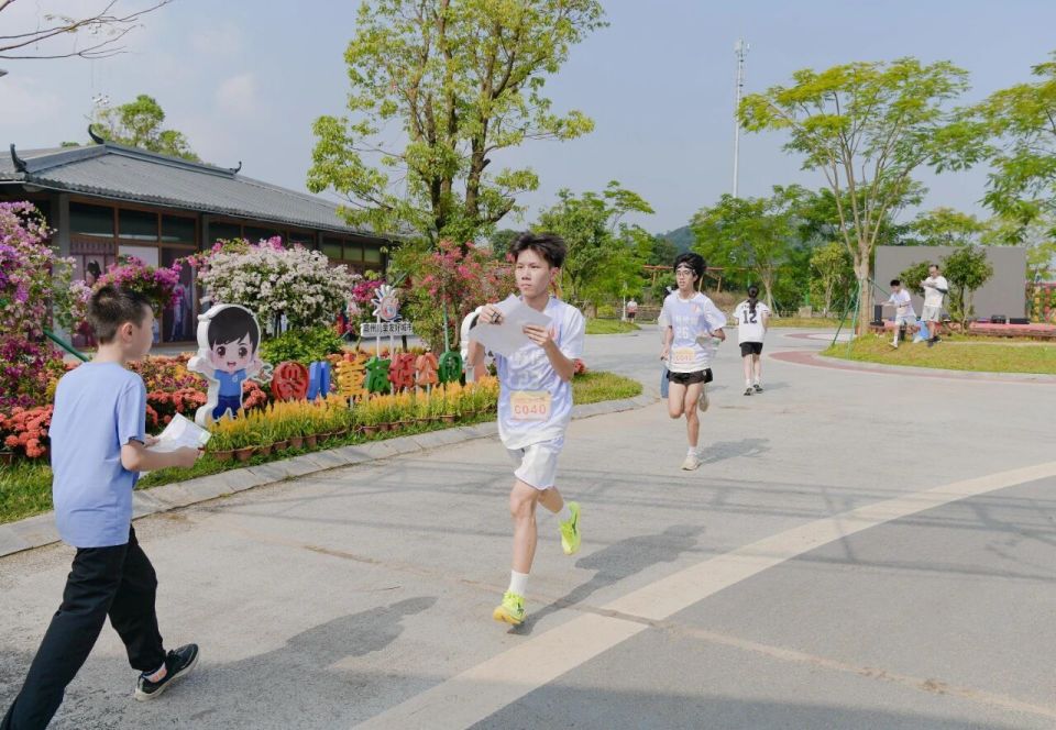 为媒, 向巡回赛