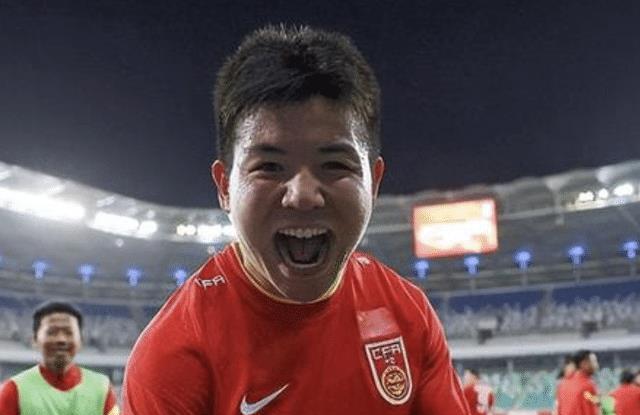 洋很有兴趣, 像的踢球方 洋很有兴趣, 像的踢球方